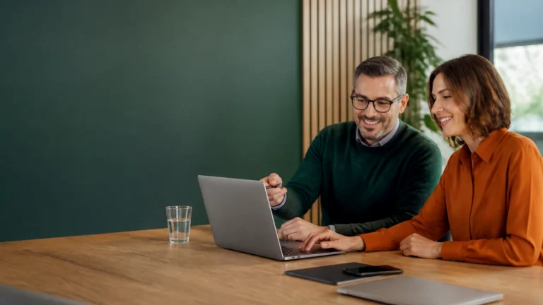Kaufen, leasen oder Device as a Service: Hardwaremodelle im B2B-Vergleich Kaufen, leasen oder Device as a Service: Hardwaremodelle im B2B-Vergleich